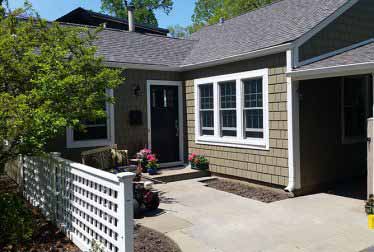 Small house with roof and siding installation in Schaumburg