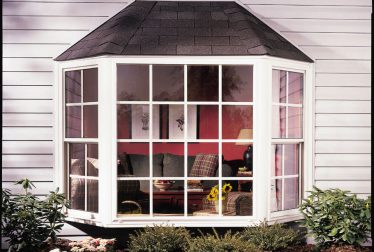 House with a window with colonial grids and siding installation in Schaumburg
